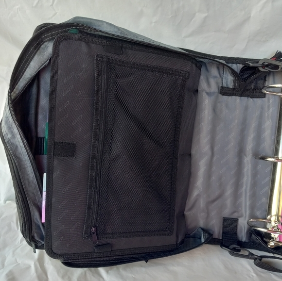 Case it 3 Ring Zipper Binder - Picture 7 of 13